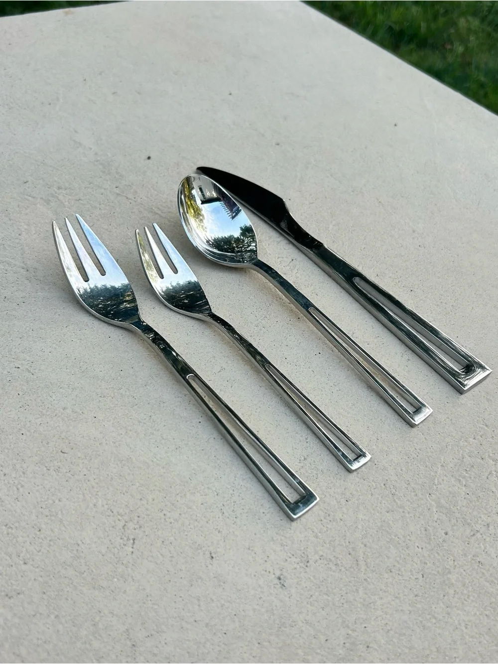Supreme Cutlery Aperto Stainless Steel Flatware Set